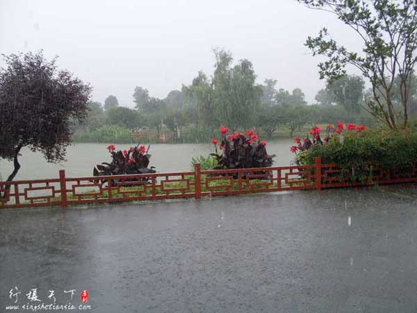 天氣變化莫測說下雨就下雨